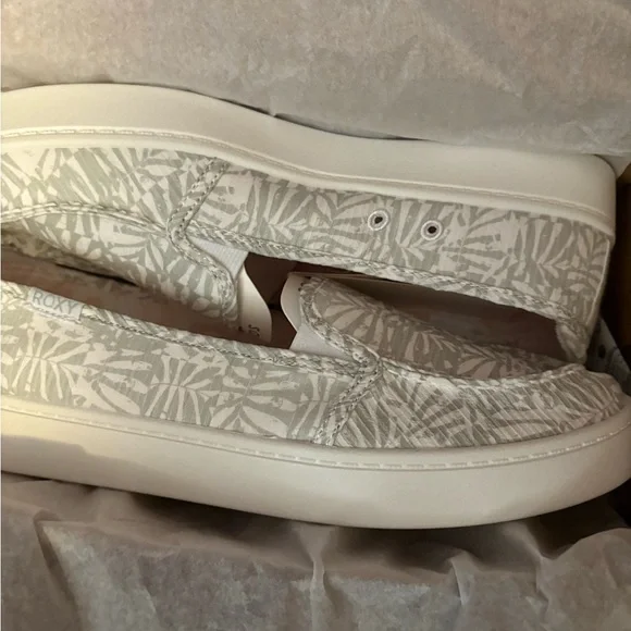 Roxy Minnow Plus in Soft Green - Picture 4 of 5